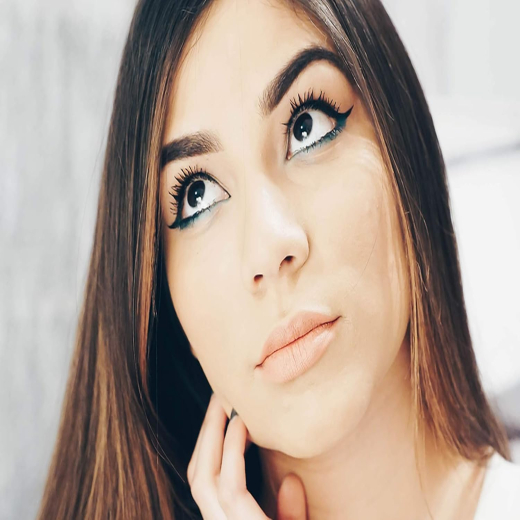 ماسكارا ذا فولز لاشز، حجم وتقويس فائق، أسود - من  ايسنس