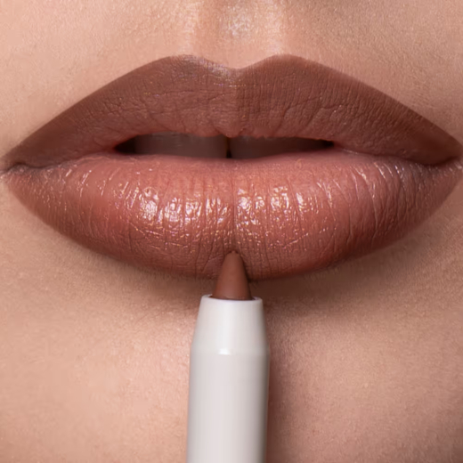 محدد الشفاه المميز بتحديد دقيق وثبات طويل بتركيبة كريمية غنية اوف ديوتي رقم 11 - من لوكا