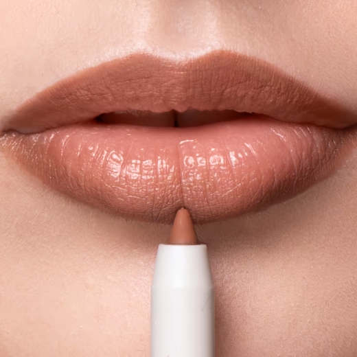 محدد الشفاه المميز بتحديد دقيق وثبات طويل بتركيبة كريمية غنيةفريست ميليون  رقم 8- من لوكا